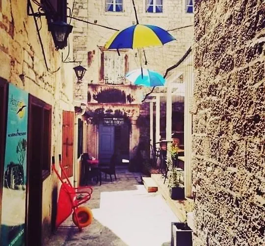 Towerhousesasso Πανσιόν Τρογκίρ