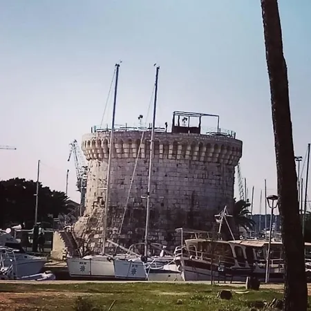 Towerhousesasso Трогир